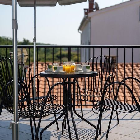 Apartments Oliva Пореч Экстерьер фото