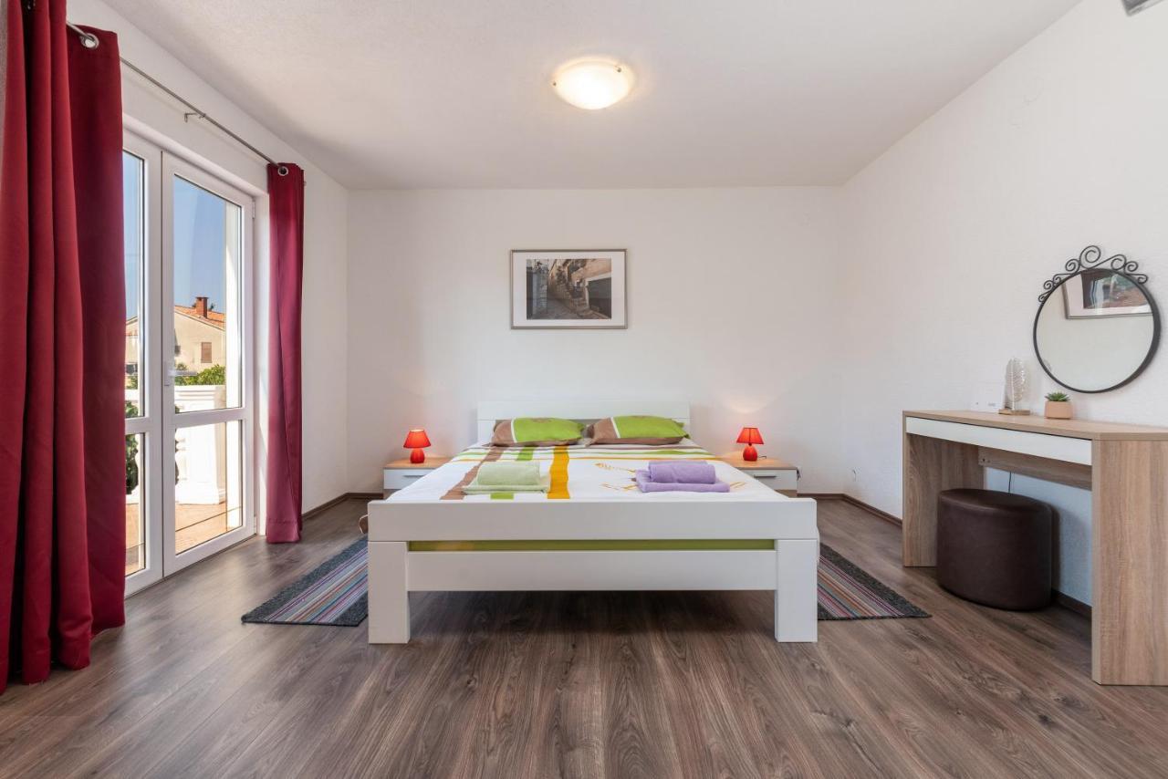 Apartments Oliva Пореч Экстерьер фото