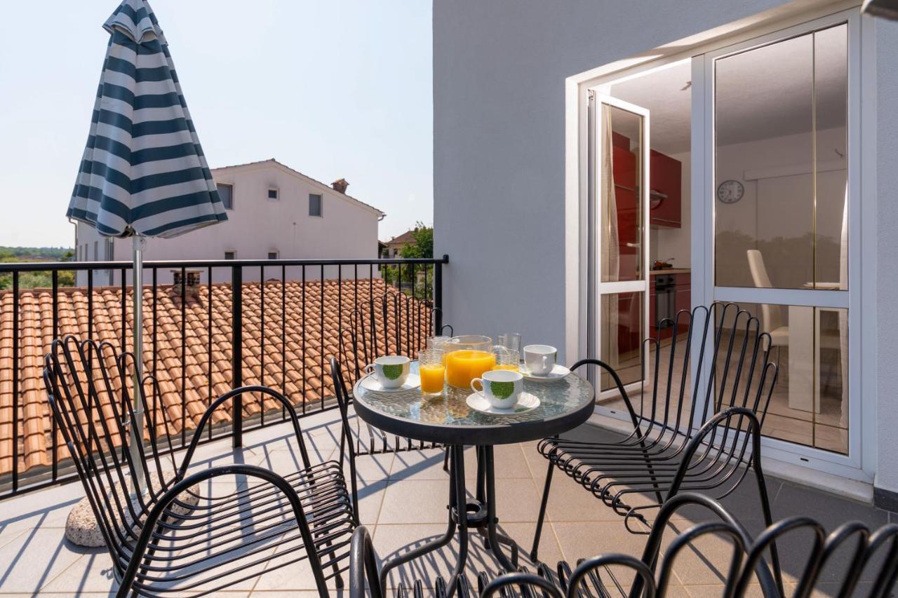 Apartments Oliva Пореч Экстерьер фото