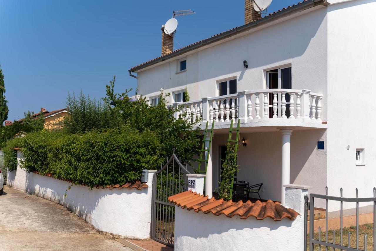 Apartments Oliva Пореч Экстерьер фото
